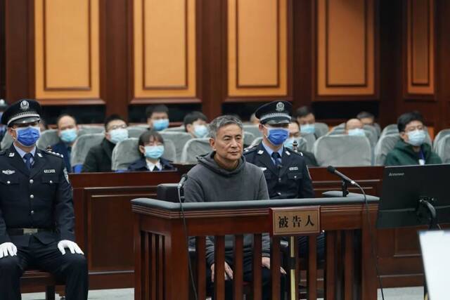 被控受贿超1.7亿！广西落马官员当庭认罪，声泪俱下