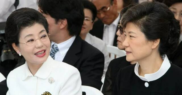 “实力坑姐30年”的朴槿惠胞妹宣布参选总统