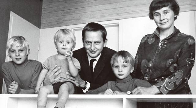 ·1969年刚当选瑞典首相的帕尔梅与家人的合影。