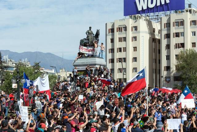 2019年开始的全国大规模抗议，成为智利国家发展的一个转折点，图源：Carlos Figueroa