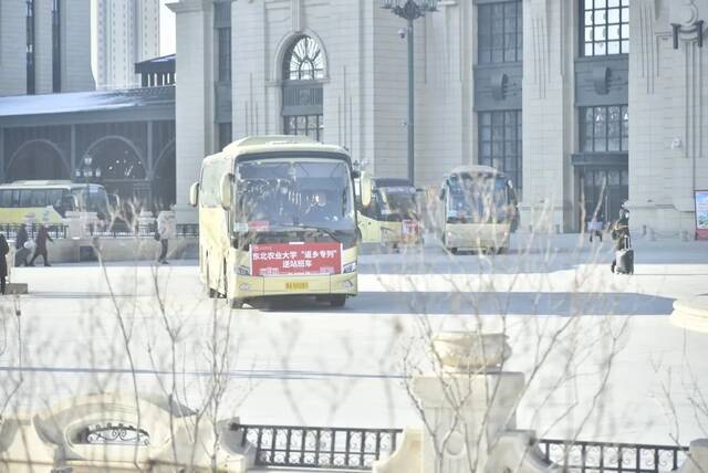 暖心了！寒假回家，东农学子有专列专车 ——东北农业大学学生离校返乡首日侧记