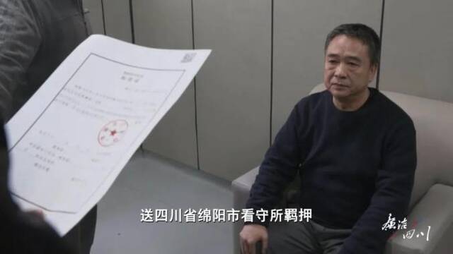 四川第一个主动投案的厅级领导干部，德阳原副市长杨震是怎样的人？