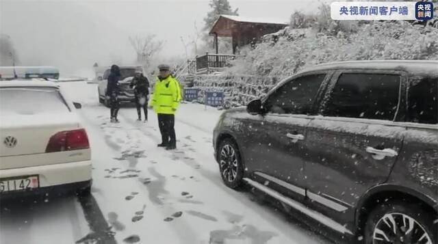 强降雪来袭！重庆各大高山景区启动除冰应急机制