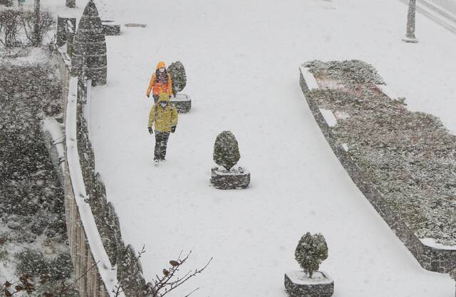 寒潮来袭 韩国济州岛大部地区发布大雪预警