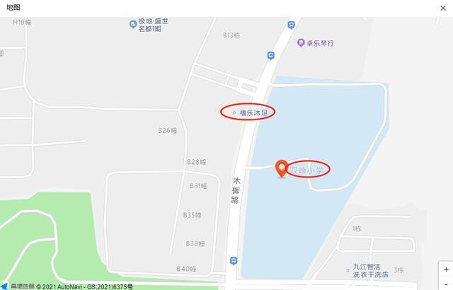 ▲足浴会所与小区配套双峰小学仅隔一条马路。图/高德地图