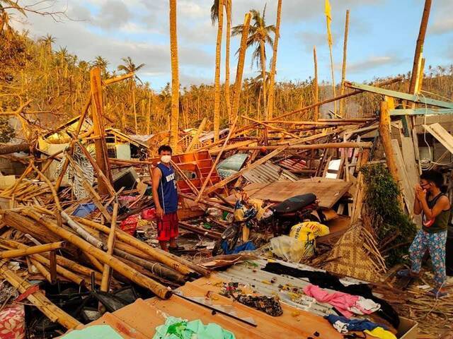 台风“雷伊”已致菲律宾超420万人受灾 至少389人死亡