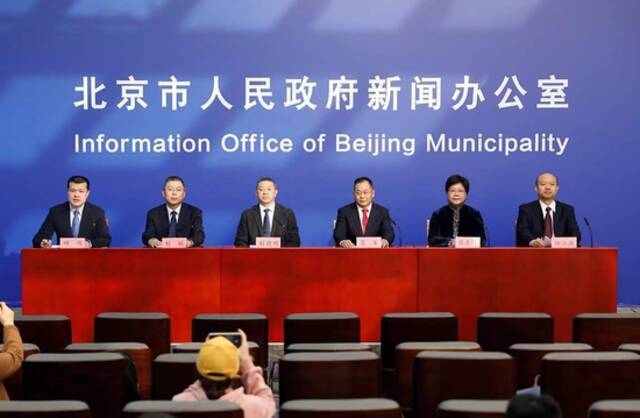 北京冰雪运动发展专场新闻发布会召开，今年5家公园有冰上活动