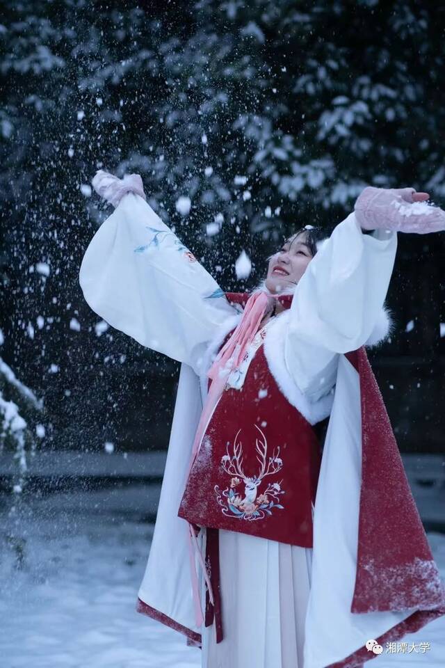 这样的湘大“雪”子，一整个爱住！