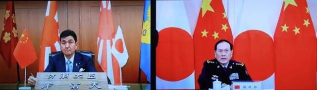 12月27日下午，国务委员兼国防部长魏凤和在北京同日本防卫大臣岸信夫举行视频通话。李晓伟摄图源国防部