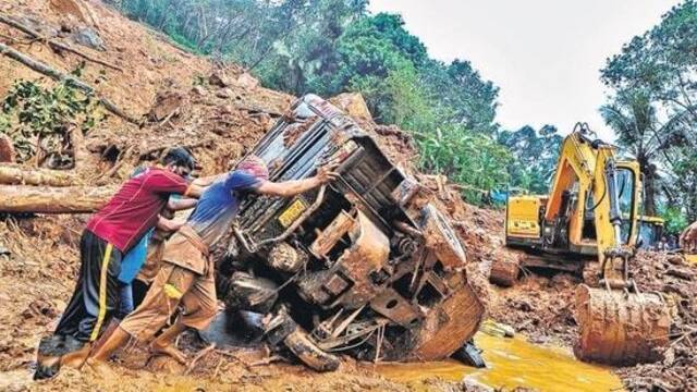 印度哈里亚纳邦一矿区坍塌 已致1死多伤 另有至少15人被困