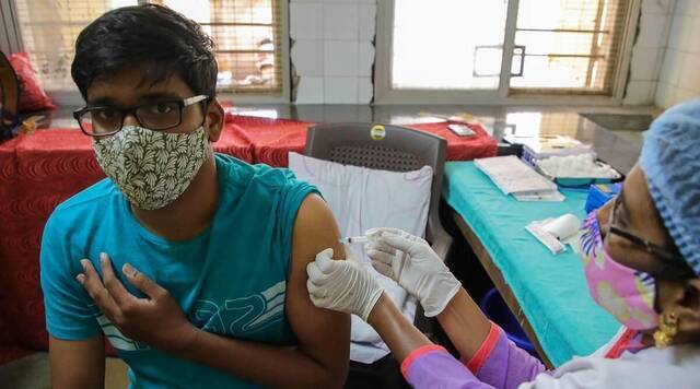 印度将自1月3日起开放15至18岁青少年新冠疫苗接种