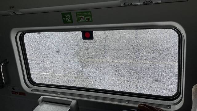 韩国发生高铁脱轨事故 现场曝光：车窗破碎 至少7人受伤