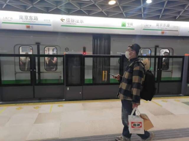 地铁2号线中山公园站、南京东路站等完成“安全门”改建，新“安全门”增高约37厘米！