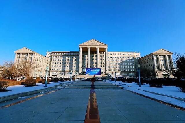 今日小寒  小寒料峭浮旧雪 冰肌澎湃奏新乐