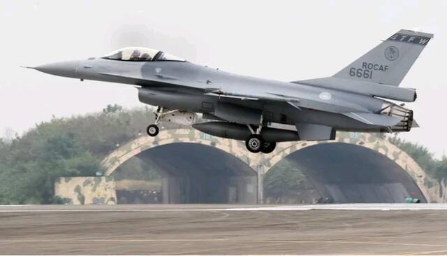 台空军证实：F-16V已与解放军歼-16交手？