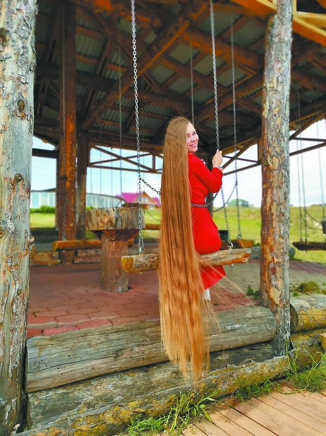 俄罗斯现实版“长发公主”：5岁开始没有剪过，售价高达5000美元