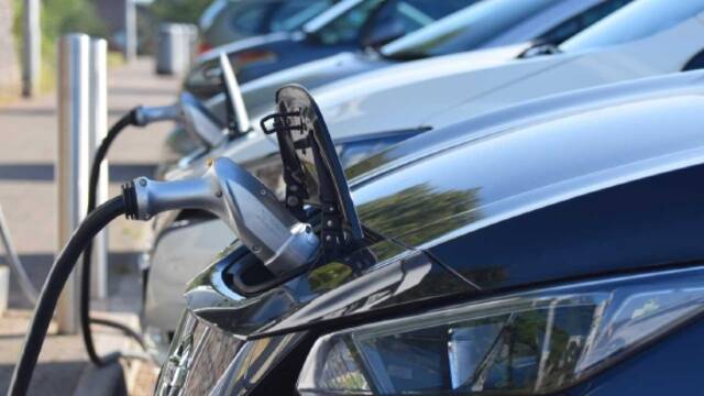 英国去年电动汽车销量超前五年总和，特斯拉Model 3最畅销
