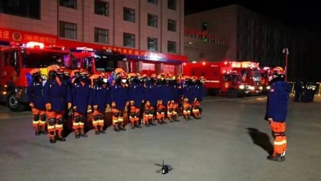 青海门源县发生6.9级地震，青海甘肃两地消防紧急集结出动