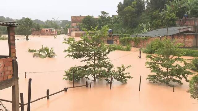 巴西米纳斯吉拉斯州大雨成灾 24小时内致10人丧生