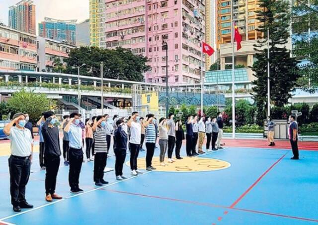 港媒：香港警队决定从7月1日起全面转用中式步操 已推出电子学习课程