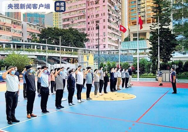 香港警队7月1日起全面转用中式步操 已推出电子学习课程