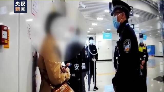 广西一女子不配合疫情防控安检且辱骂殴打警务人员 被拘留10日