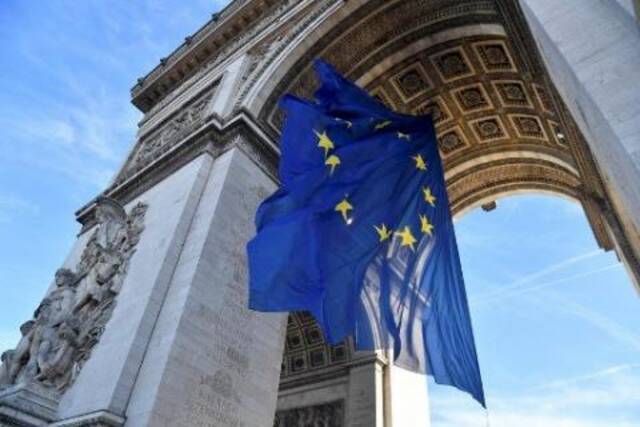 马克龙想在凯旋门悬挂欧盟旗 为什么这么难？