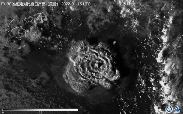 图。 FY-3E/MERSI汤加红阿哈阿帕伊岛火山爆发准恒定对比度（微光图像增强）产品图（2021年01月15日黄昏轨道汤加时18：00）