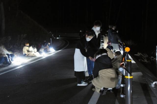 当地时间2022年1月16日，日本岩手县，受汤加海底大规模火山喷发后潮位变化影响，当地民众紧急避难。据日本总务省消防厅统计，岩手、宫城及鹿儿岛等8个县共有大约22.9万人紧急避难。