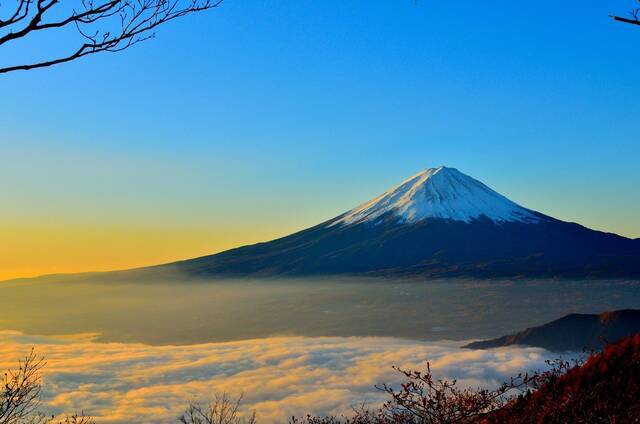 沉默了300年之久的富士山活动愈趋频繁日本专家称现在什么时候都可能喷发