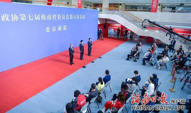 2022年海南省两会“委员通道”首次开启