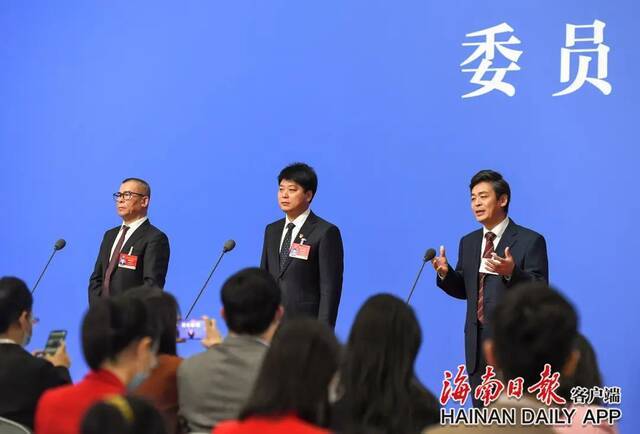 2022年海南省两会“委员通道”首次开启