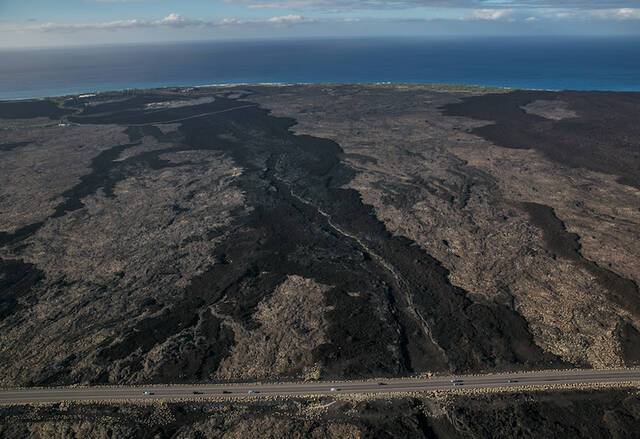 莫纳罗亚火山喷发后冷却的熔岩