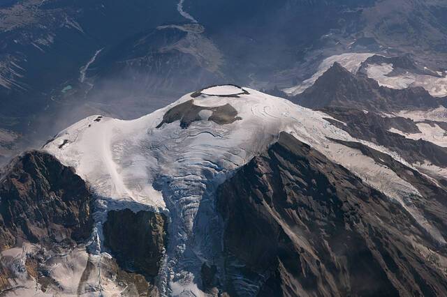 雷尼尔火山山口