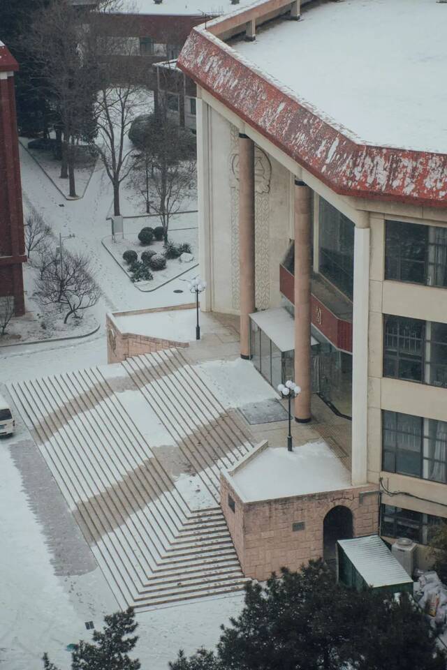 今日大寒，法大迎来2022年的第一场雪！