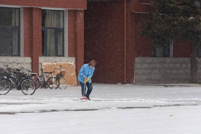 今日大寒，法大迎来2022年的第一场雪！