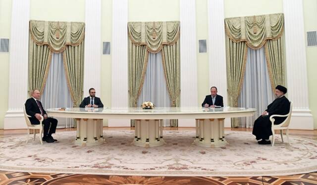 当地时间2022年1月19日，俄罗斯莫斯科，俄罗斯总统普京与到访的伊朗总统莱希在莫斯科举行会晤。人民视觉图