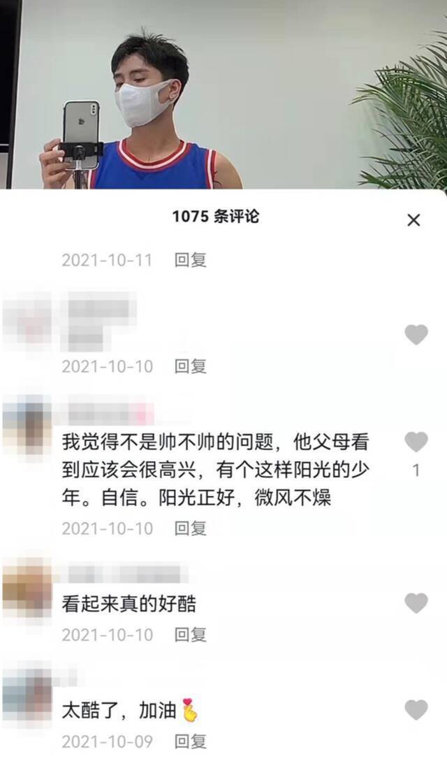 自小右腿截肢，21岁“刀锋小伙”画画冲浪活出自我