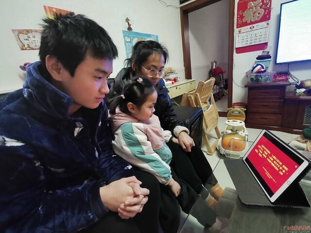 桂林市组织干部群众观看《家风不正遗祸患 清廉传家惠久远》电视专题片