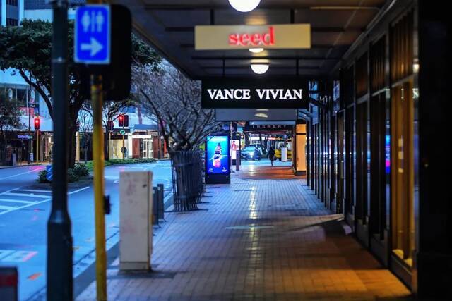 当地时间2021年8月18日，新西兰惠灵顿，由于新冠疫情严峻，新西兰进入最高疫情防控等级四级响应模式，街头空荡荡。/IC photo
