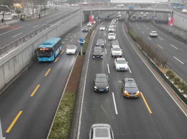 北京：同时划有奥运车道和公交专用道，公交道可以放心大胆走