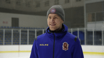 全球连线 跟俄罗斯教练学打冰球体验如何？