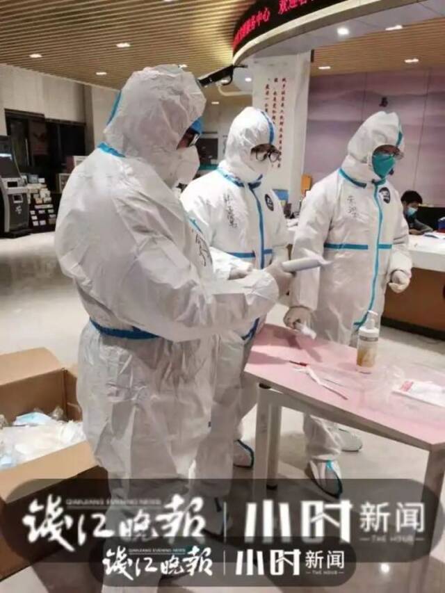 杭州确诊病例所住单元已封控！萧山御景蓝湾小区约1.7万居民全员核酸检测
