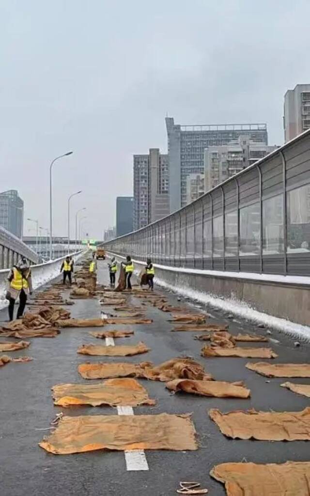 毛伟明主持召开省政府常务会议 部署应对低温雨雪冰冻天气等工作