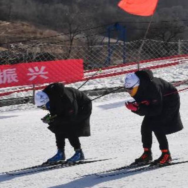 新华全媒+丨吕梁山上有支“打宝升级”的滑雪队