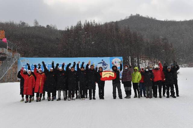 新华全媒+丨吕梁山上有支“打宝升级”的滑雪队