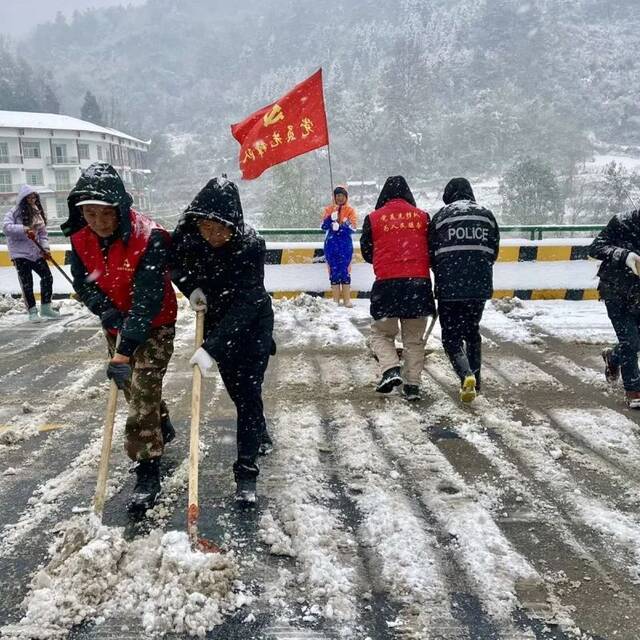 毛伟明：全力应对低温雨雪冰冻天气 确保人民群众过上平安祥和的春节