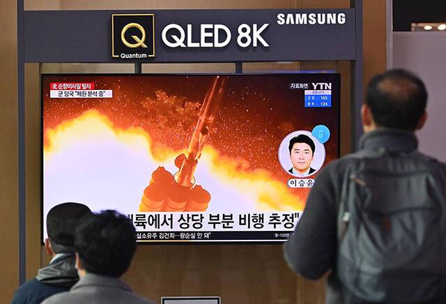 当地时间2022年1月25日，韩国首尔，韩国军方当日上午8时30分左右发现，朝鲜向半岛东部海域发射了两枚疑似巡航导弹的发射体。人民视觉图