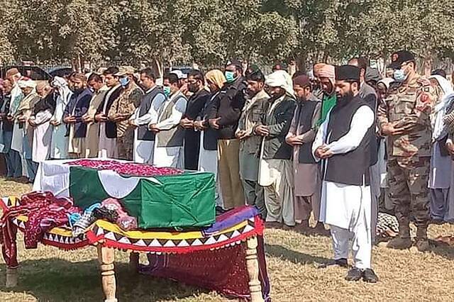 巴基斯坦军方为身亡士兵举行葬礼