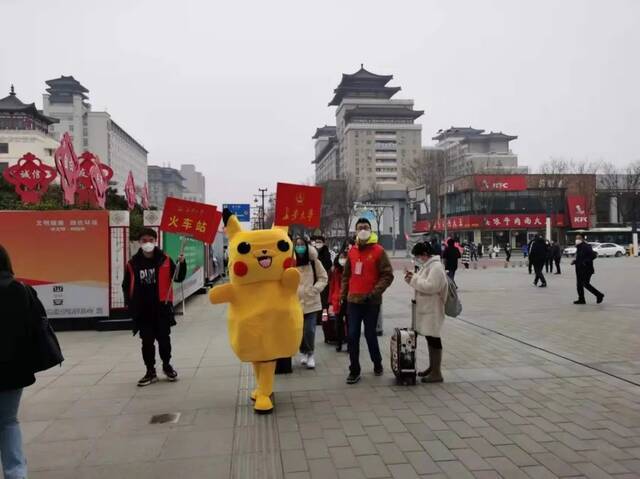 为了让长大学生一眼认出而准备的“皮卡丘”